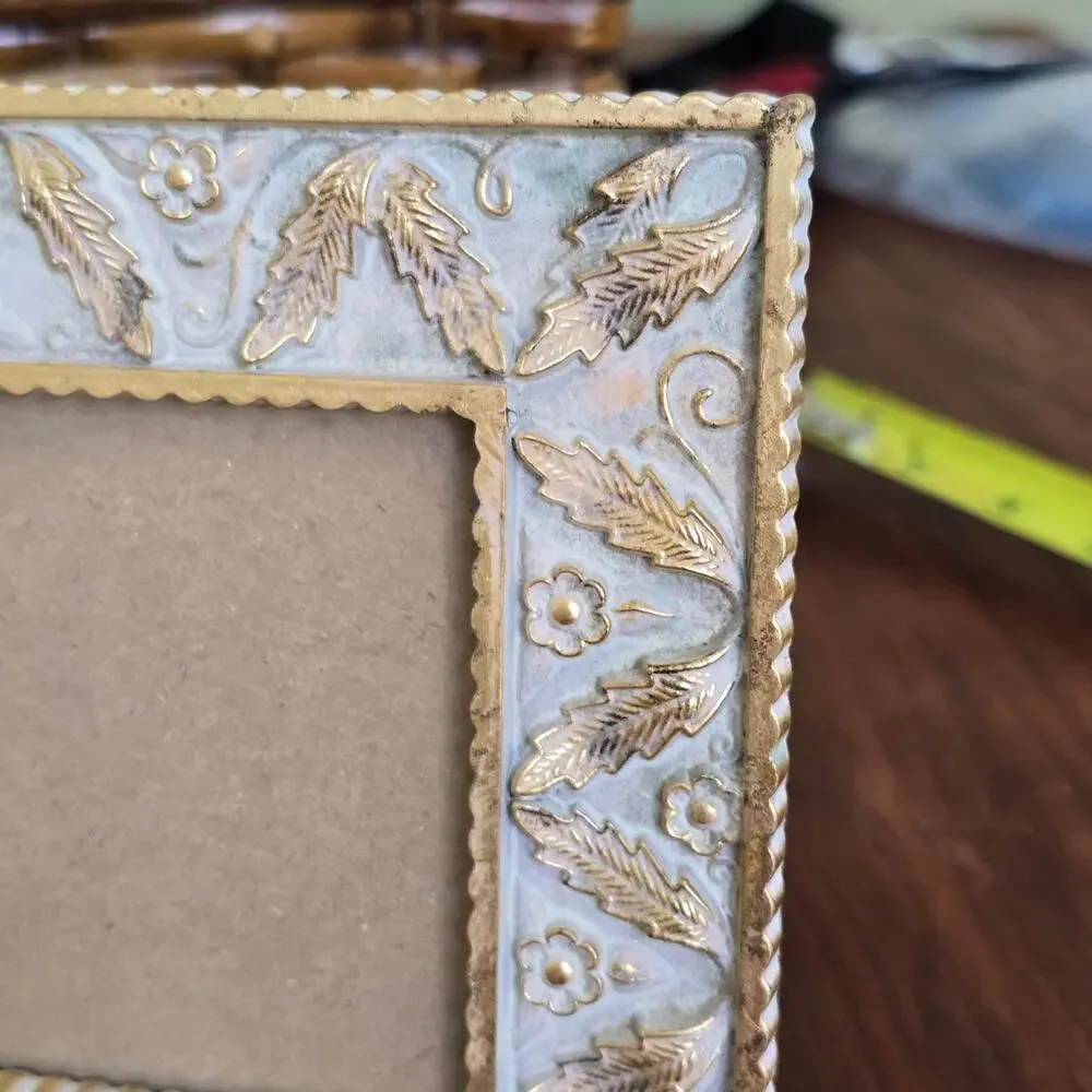 Vintage Maldon Picture Frame Gold Leaves Daisy Scalloped Edge Regency Cottage